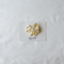 Load image into Gallery viewer, Cream Jacquard Weave Floral Small Pinwheel Bow
