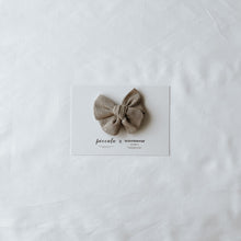 Load image into Gallery viewer, Wovenwear Studio x Piccolo - Natural Linen Small Pinwheel Bow
